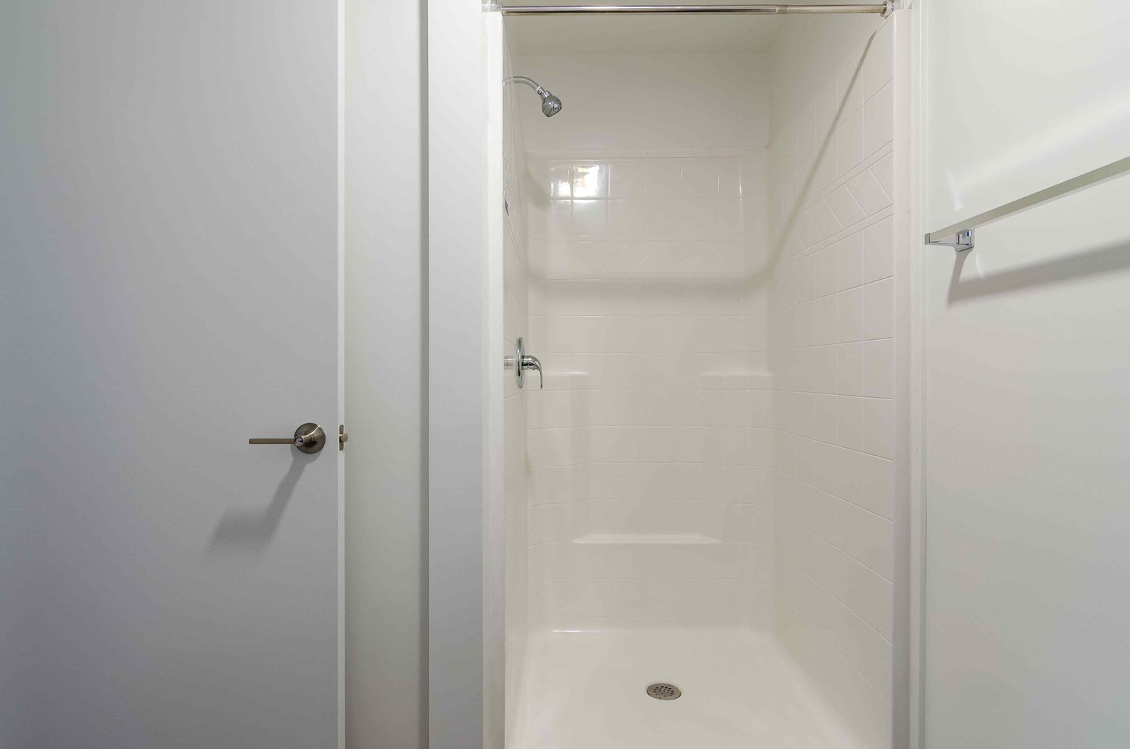 Open floor plan deluxe 2 bedroom home office apartment